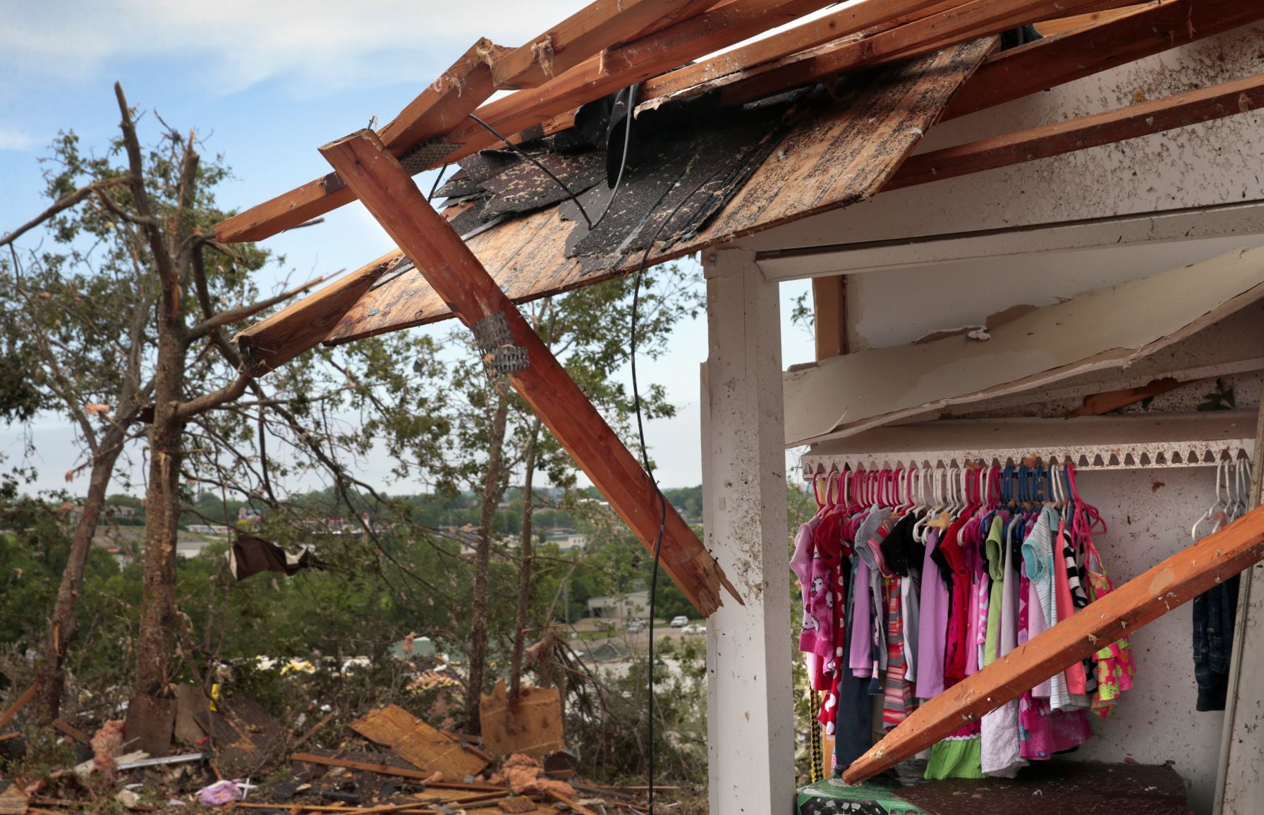 Tornado rips through Jefferson City